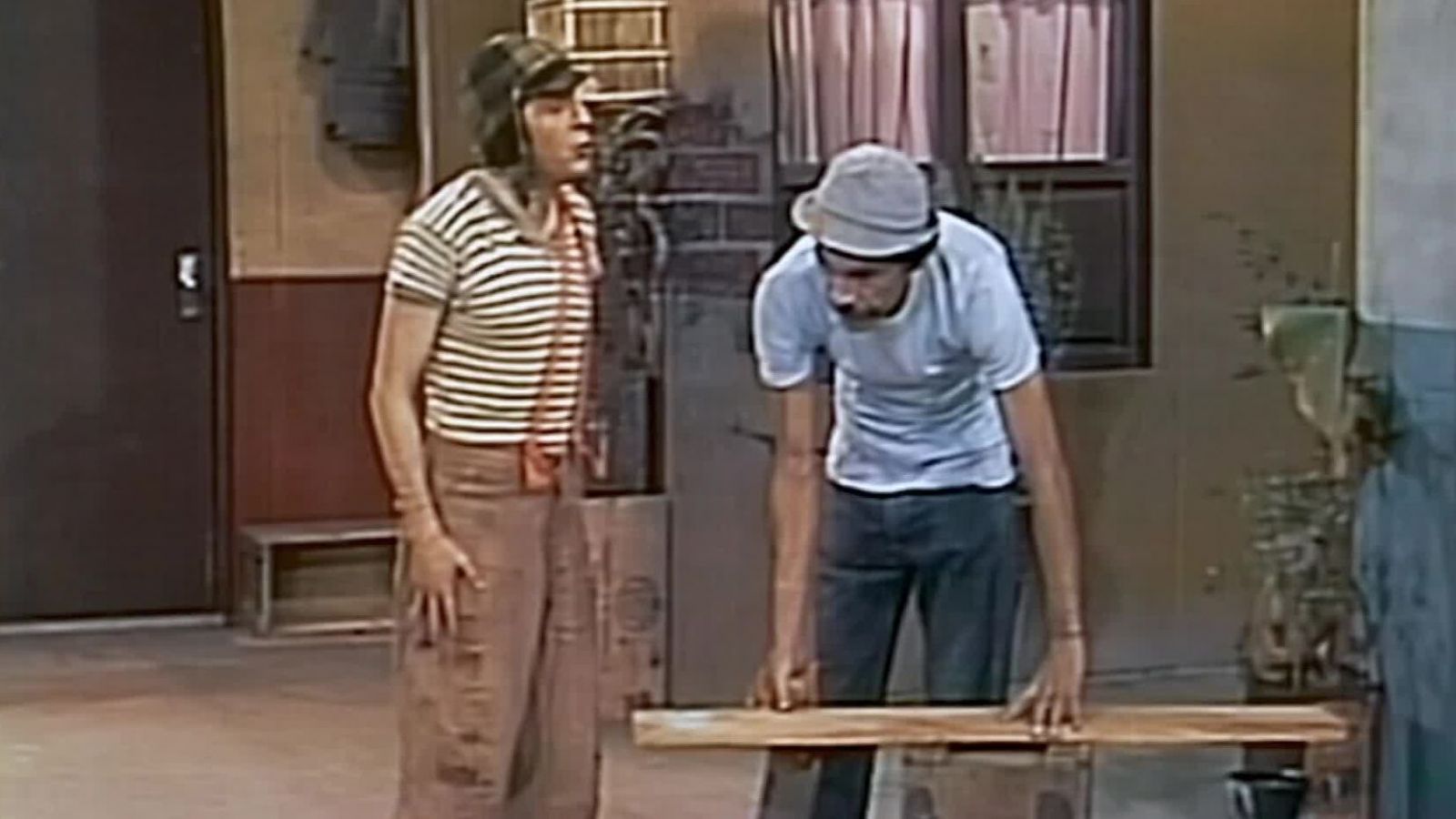 El Chavo del 8: Intento de robo, Los Caquitos, La Carpintería
