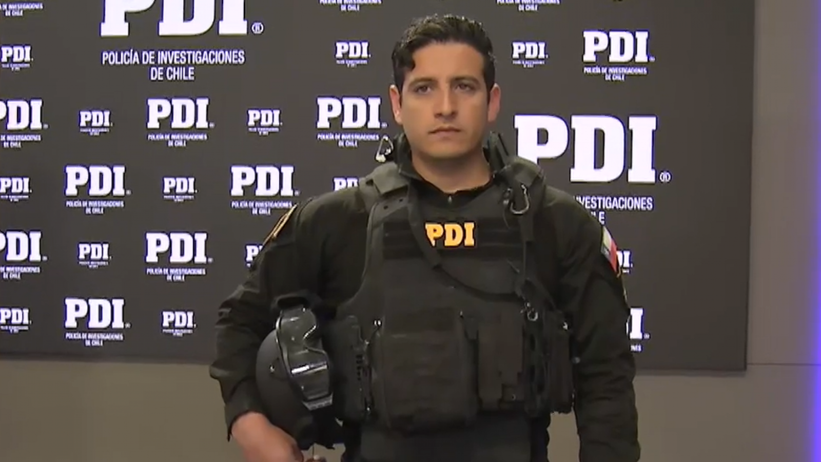 Aprenda a identificar los uniformes oficiales de la PDI
