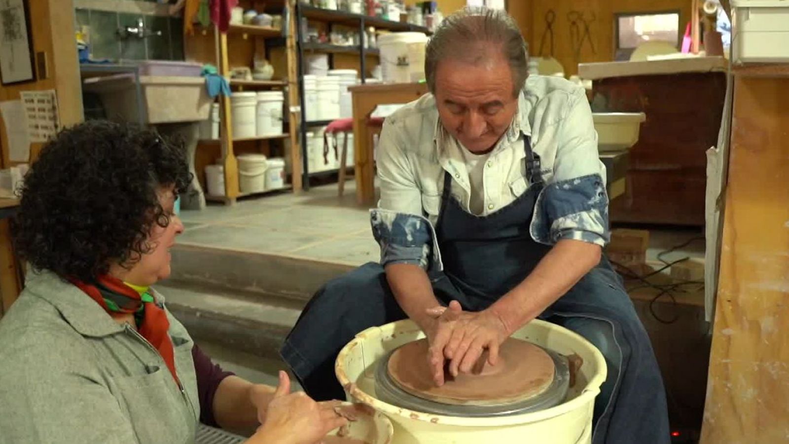 Encontramos a Jorge Hevia con las manos en la greda
