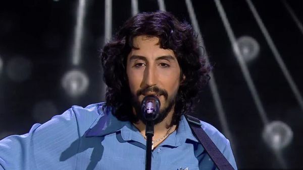 Cat Stevens ofreció una interpretación serena de “Moonshadow”
