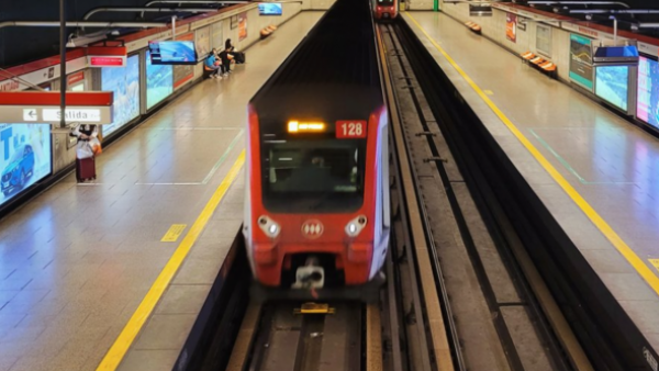Metro de Santiago invita a ver "El Tercer Espacio", documental sobre sus 50 años

