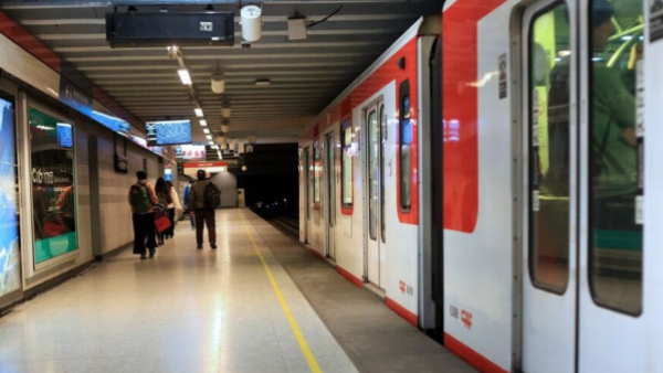Metro invita a celebrar sus 50 años con fiesta ciudadana y vagones frente a La Moneda
