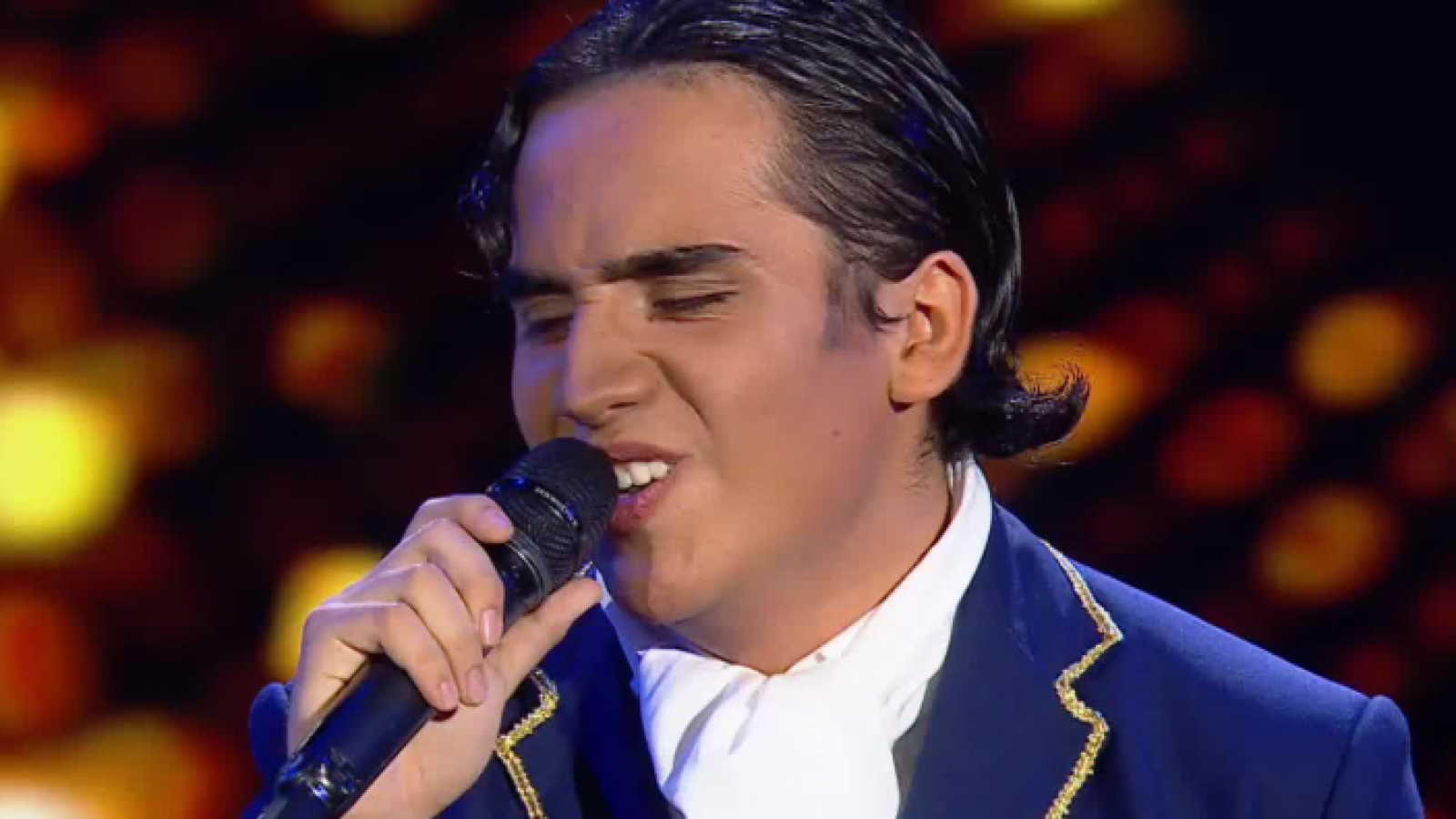 Con solo 16 años: Javier lo da todo como Alejandro Fernández
