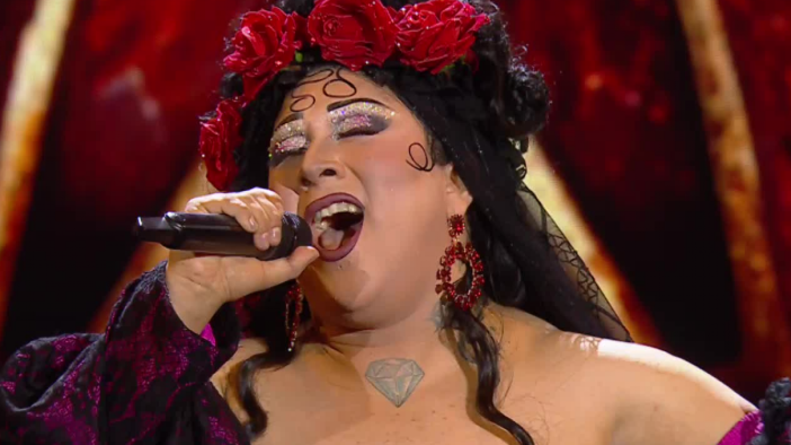 Cher: la "Diosa del pop" que brilla con su ritmo en Mi Nombre Es
