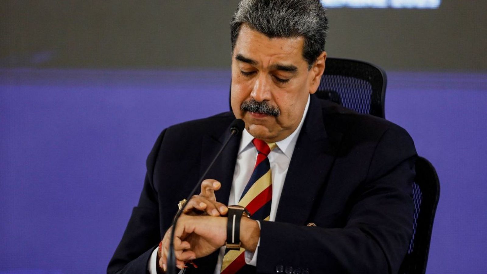 "Una vacuna contra los amargados y fascistas": ¿Por qué Nicolás Maduro adelanta la Navidad?
