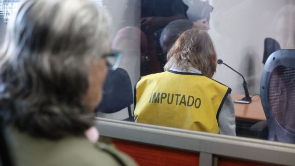 <p>Mujer de 64 años imputada por el parricidio de sus dos hijos en Chiguayante. </p>Decretan prisión preventiva para madre imputada por parricidio de sus dos hijos
