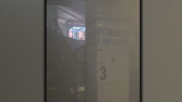Incendio en Costanera Center: Así luce al interior del mall tras emergencia en tercer piso
