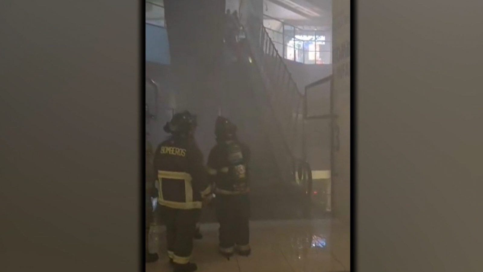 Incendio en Costanera Center: Revelan el posible origen del fuego en tienda deportiva
