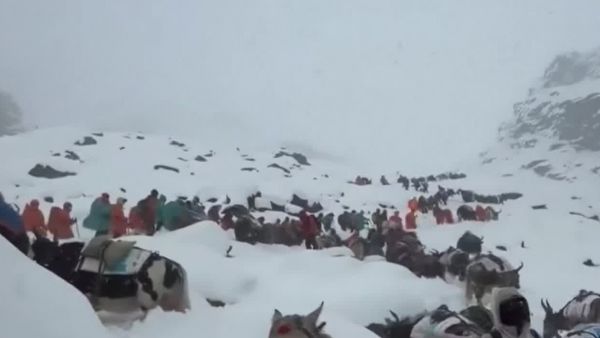 Más de 500 personas quedaron atrapadas en el Everest
