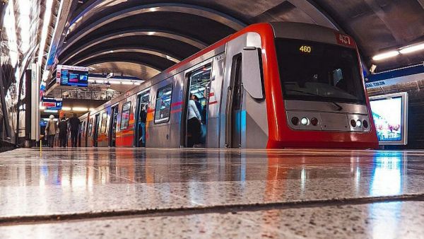 Disfruta este sábado por TVN de "El Tercer Espacio", documental sobre los 50 años de Metro
