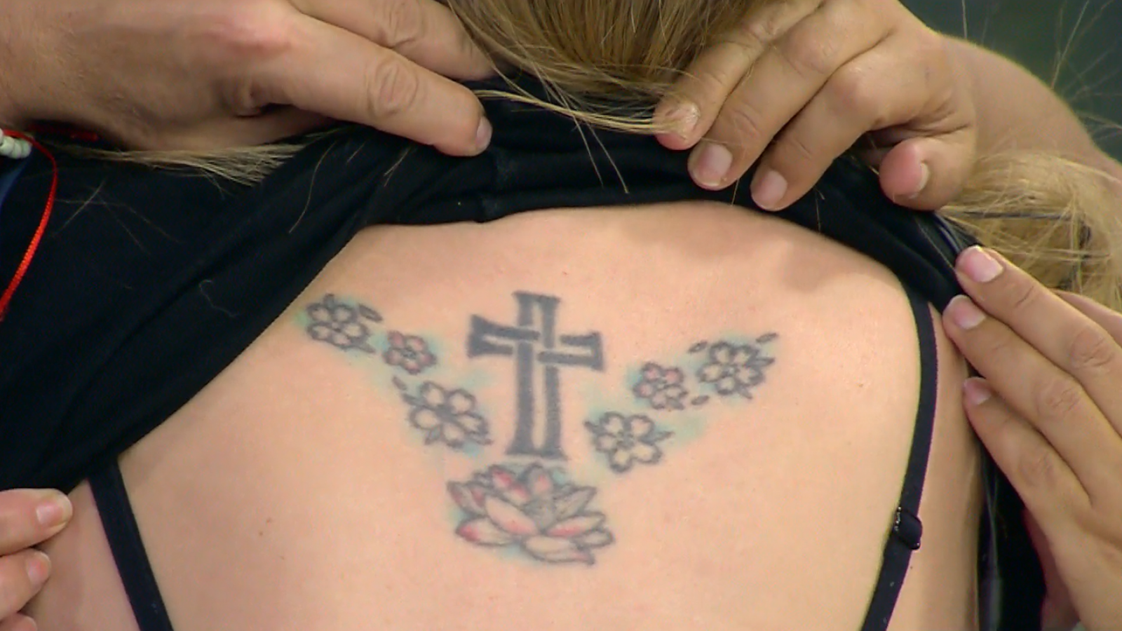 Ni pensar tatuarse una: ¿Es bueno o malo portar una cruz?

