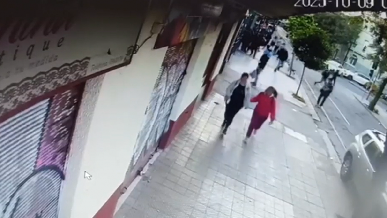 Un hombre herido: Lo que se sabe de la balacera en ingreso de estación Cumming del Metro
