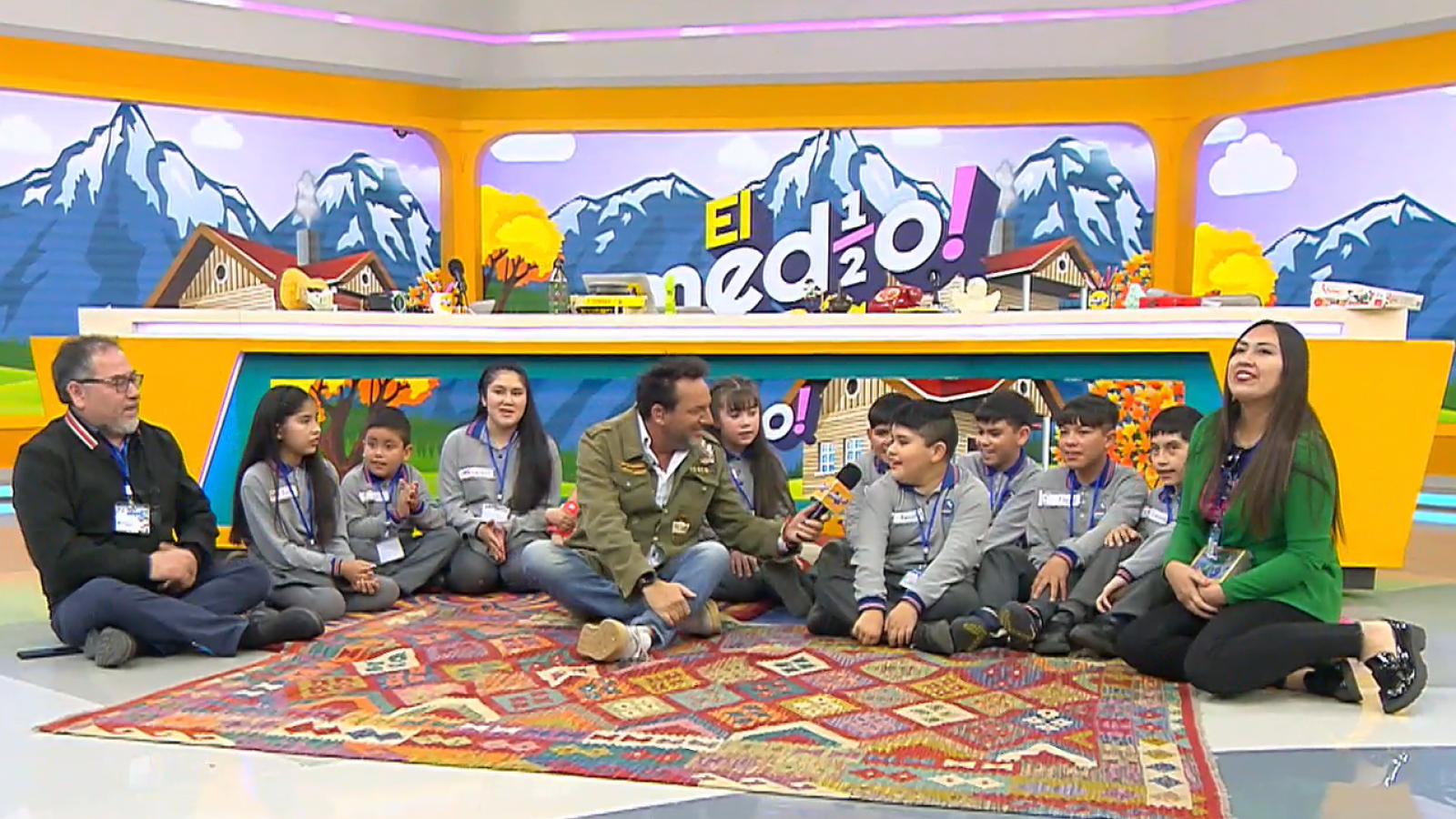 ¡Todo un orgullo!: La Escuela Rural Punta Chilen de Ancud visitó "El Medio Día"
