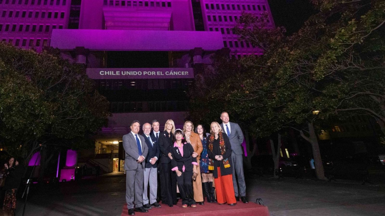 Fundación CARE ilumina por cuarto año consecutivo el Congreso Nacional en el Mes del Cáncer de Mama