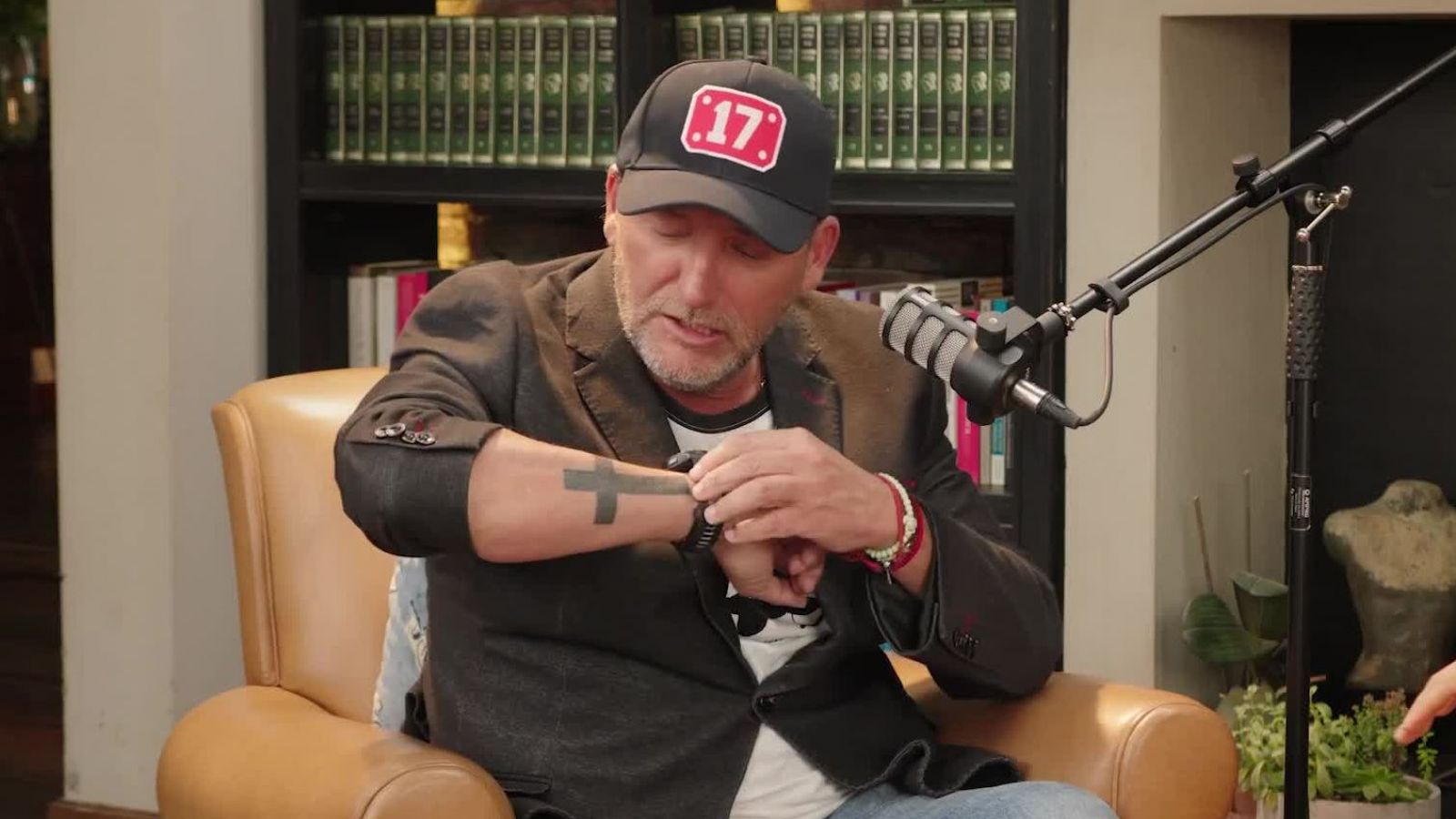 Daniel Fuenzalida explica las razones de su nuevo tatuaje
