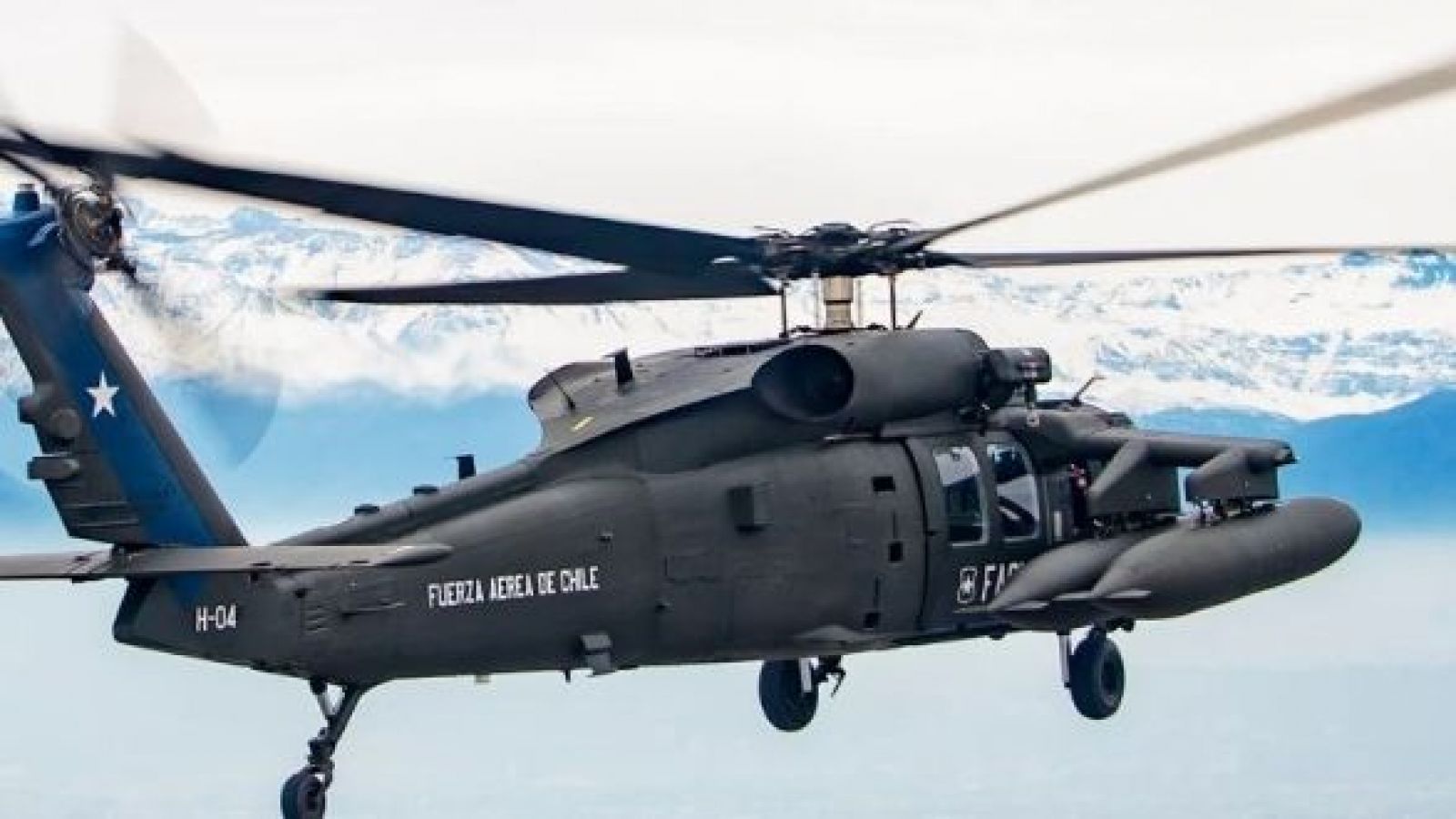 Encuentran helicóptero de la FACh con uno de sus ocupantes fallecido
