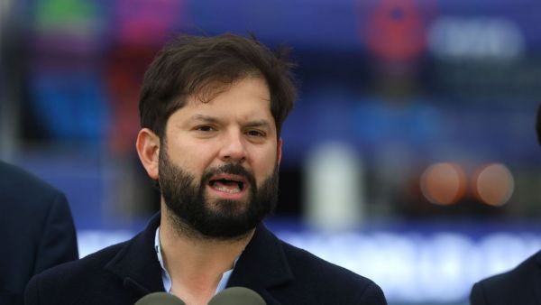 Presidente Gabriel Boric decreta duelo tras fallecimiento de piloto de la FACh