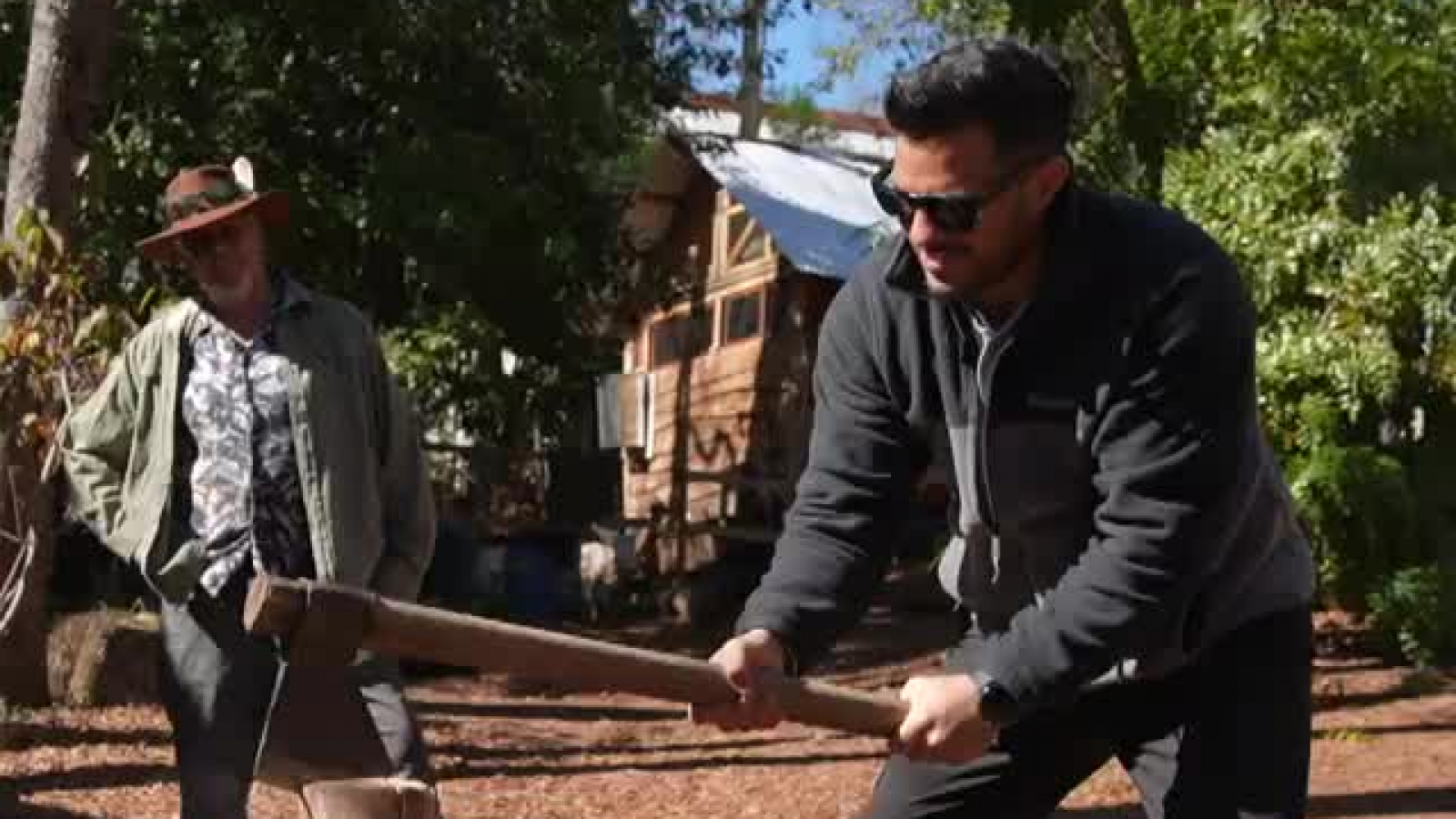 ¿Se manejará con el hacha? el desafío de Simón en Vilches

