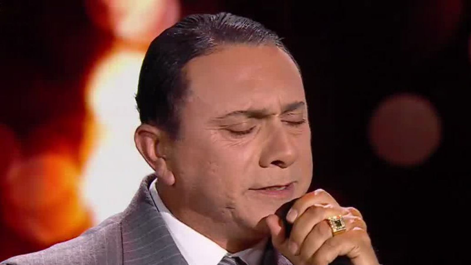"Historia de un Amor": La apasionante interpretación de Carlos Gardel de un clásico romántico
