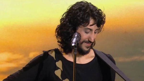 Cat Stevens versiona "Here Comes the Sun" con su estilo único