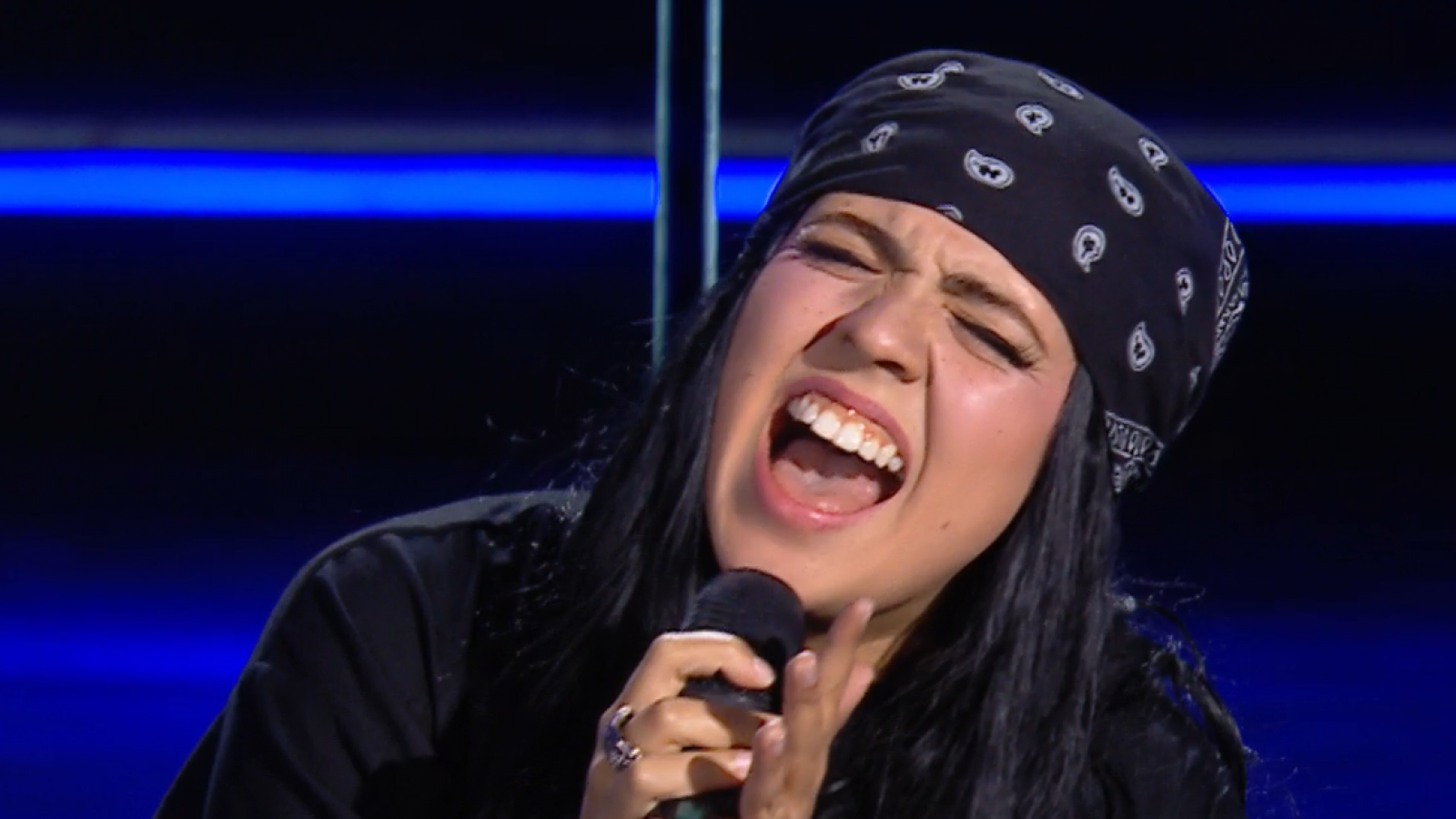 <p>Estefany Osorio interpretando a billie eilish</p>
