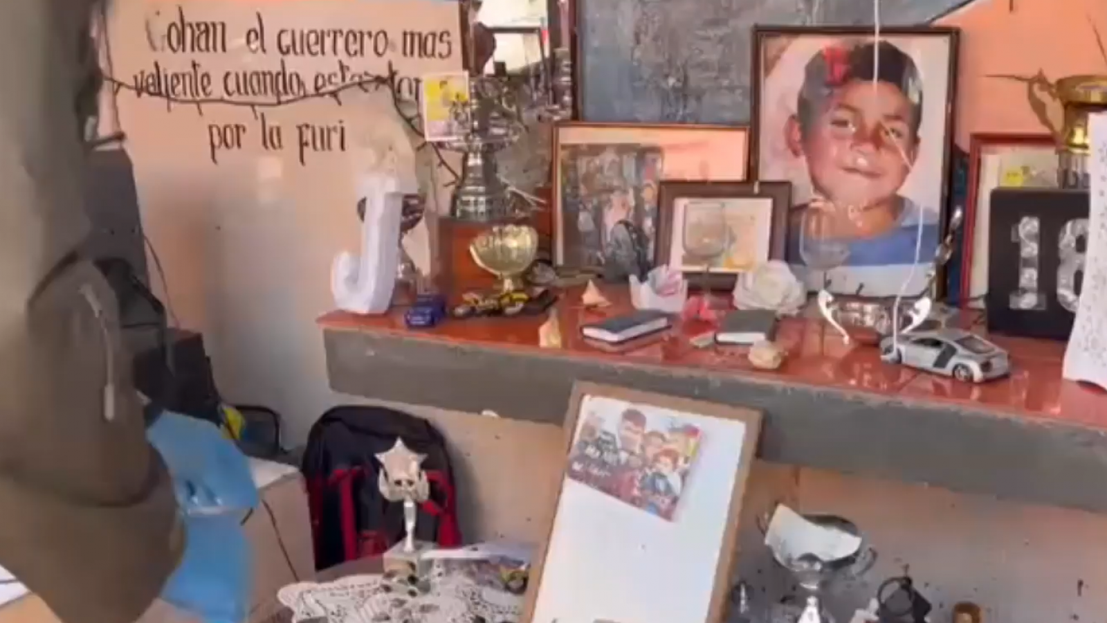Demuelen su animita: ¿Quién era el "santo de los ladrones de autos"?
