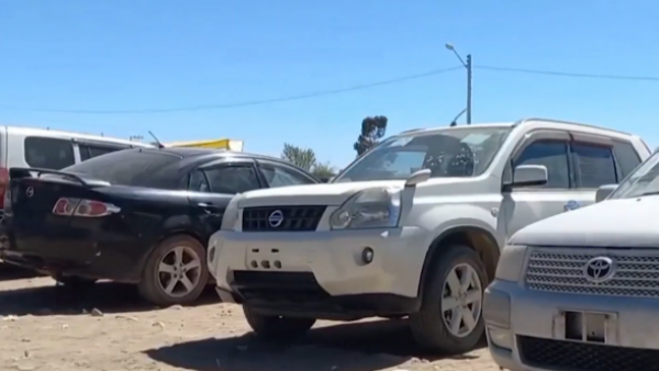 La impactante "expo" de autos robados chilenos en Bolivia
