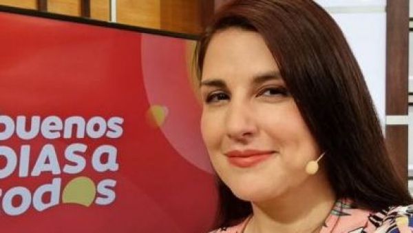 Periodista de TVN anunció su primer embarazo: "Pensaban que no les daría nieto"
