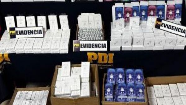 <p>Incautan más de $210 millones en productos falsos de teléfonos en barrio Meiggs</p>Incautan más de $210 millones en productos falsos de teléfonos en barrio Meiggs
