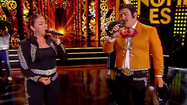 El romance mexicano se impone en el escenario con la melódica voz de Vicente Fernández
