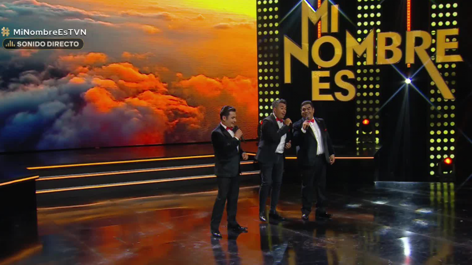 Tres voces que llenan el escenario: revive la presentación del Dúo Dinámico
