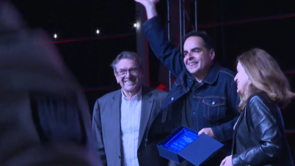 ¡Muchas felicitaciones!: Leo Jeria recibe el "Premio Felipe Camiroaga"
