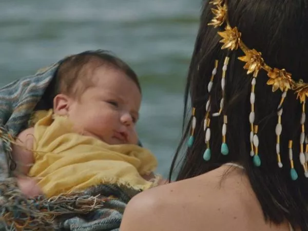 El niño que interpreta a Moisés es chileno