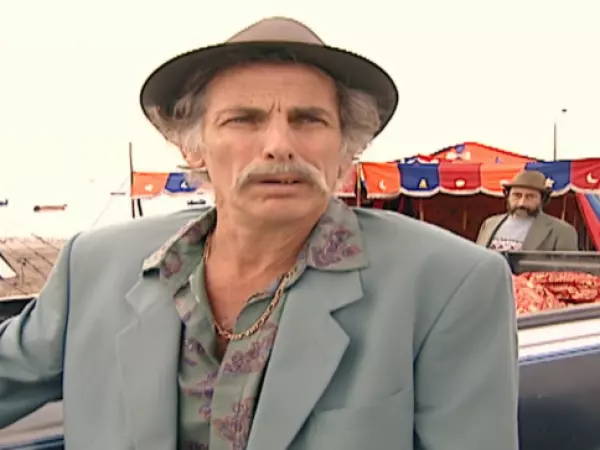 Héctor Noguera como Melquíades en Romané