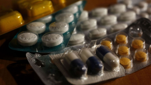 Hasta un 55% de descuento: Afiliados a Fonasa podrán a acceder a 1.900 medicamentos más baratos
