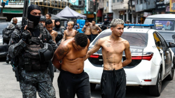 Recuperan más de 40 cuerpos luego de operativo policial en favelas de Río de Janeiro
