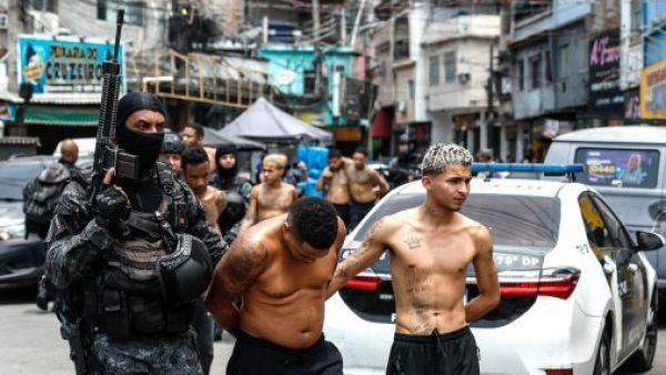 ¿Hay nexos con Chile?: El Comando Vermelho, la banda criminal que generó la letal operación en Río de Janeiro
