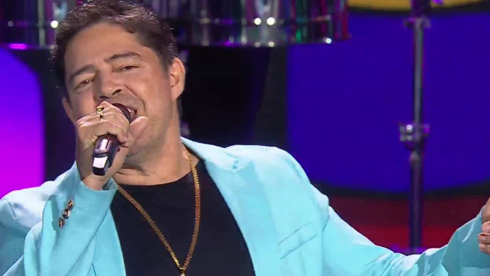 ¡Todo el ritmo tropical de Luis Lambis en Mi Nombre Es 2!
