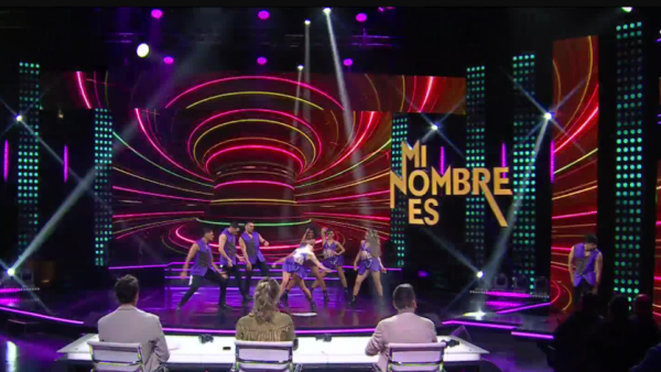 ¡Medley de reggaetón! Disfruta de la enérgica opertura de nuestro staff de baile
