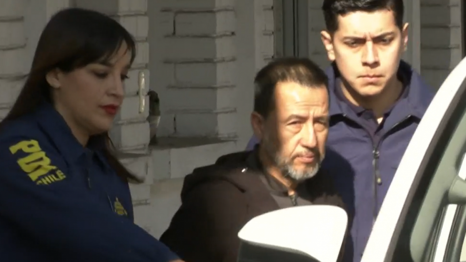 La impávida salida del sospechoso del triple asesinato en La Reina
