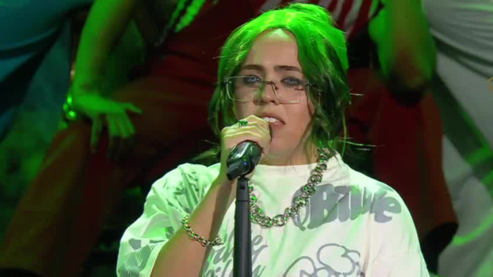 El estilo único y envolvente de Billie Eilish en Mi Nombre Es
