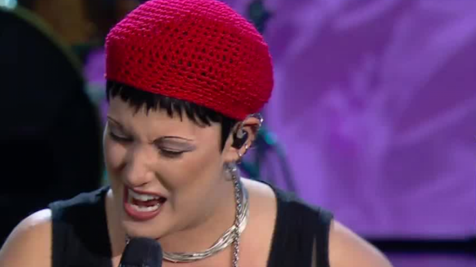 Dolores O'Riordan y su inconfundible voz en Mi Nombre Es
