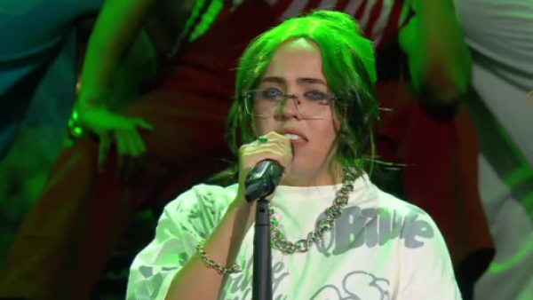 El estilo único y envolvente de Billie Eilish en Mi Nombre Es
