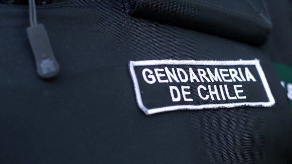 Habrían prestado servicios a narcotraficantes: detienen a 12 gendarmes en tres regiones del país
