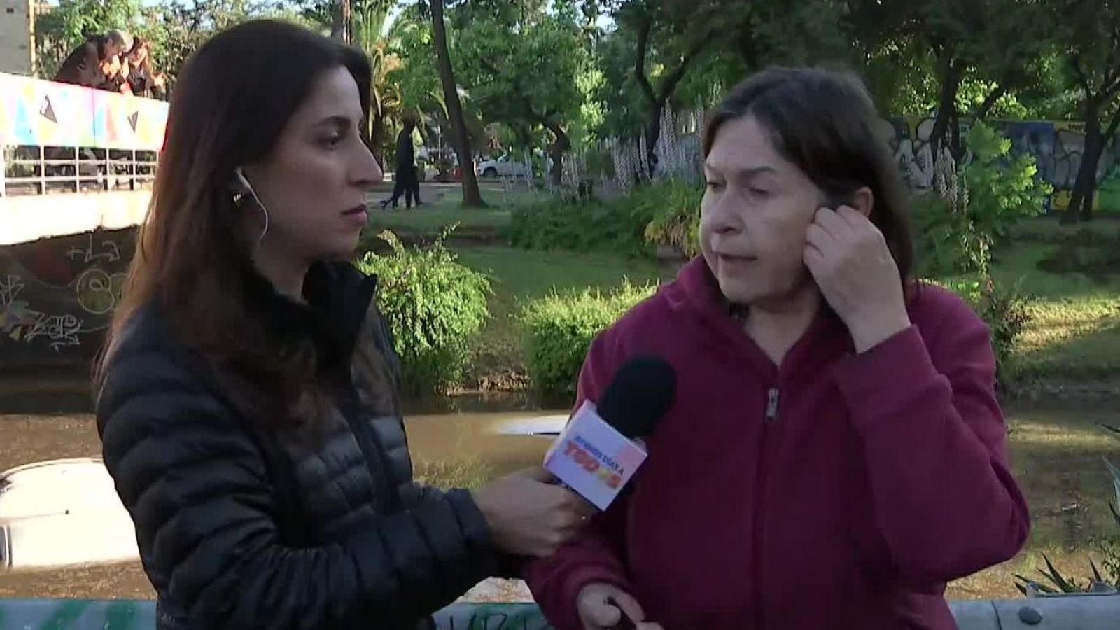 Autos quedaron flotando en paso nivel en Nuñoa
