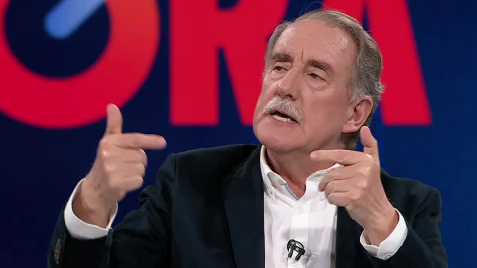 "¡Estás en Chile y no tienes ningún derecho!": Artés explica viralizado video en la embajada de Venezuela
