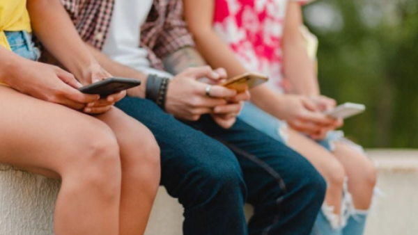 Uso de redes sociales en jóvenes