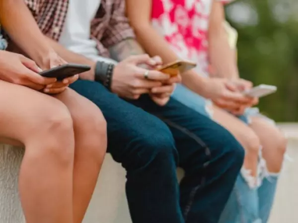 Uso de redes sociales en jóvenes