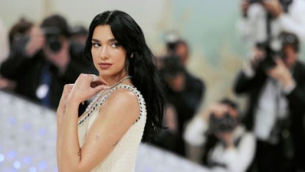 <p>Dua Lipa en Chile</p>Gran expectativa por Dua Lipa: ¿Qué canción chilena cantará en sus conciertos?
