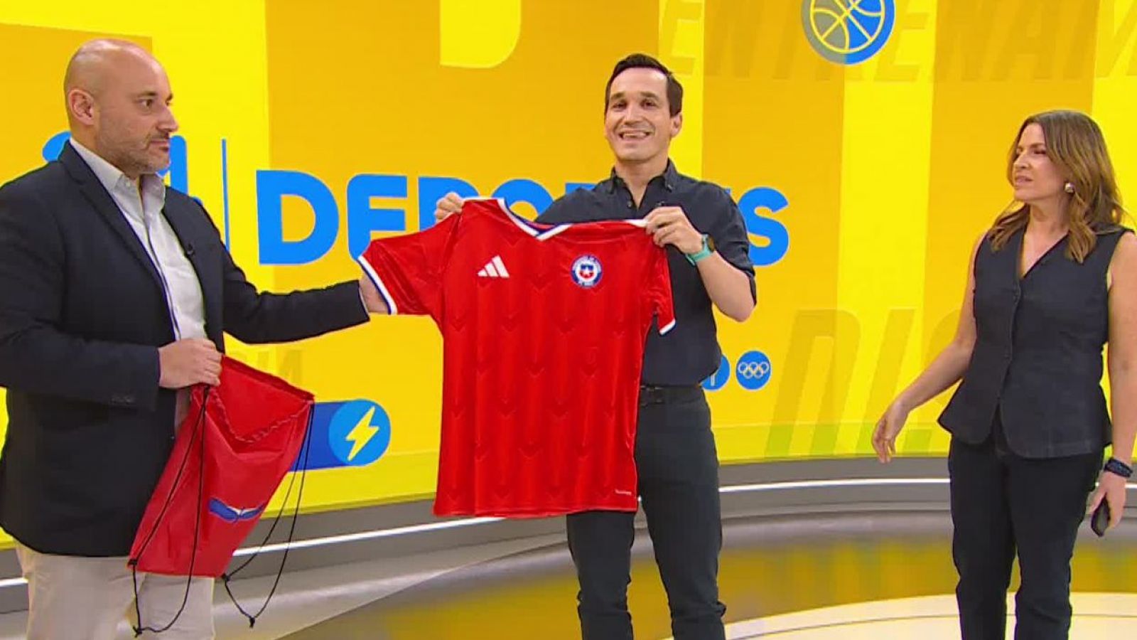 El viernes regalaremos la camiseta de la "Roja"
